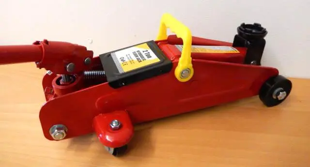Photo de l’avis officiel: Motonet Hydraulic Floor  Jack Trolley jack — risque: Blessures