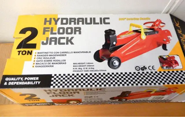 Photo de l’avis officiel: Motonet Hydraulic Floor  Jack Trolley jack — risque: Blessures
