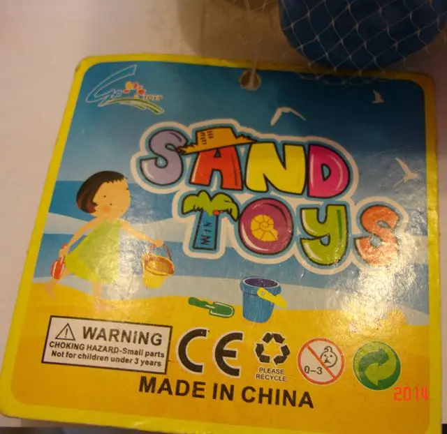 Foto aus der offiziellen Meldung: Goo Toys Sand Toys Spielzeug LKW — Risiko: Ersticken