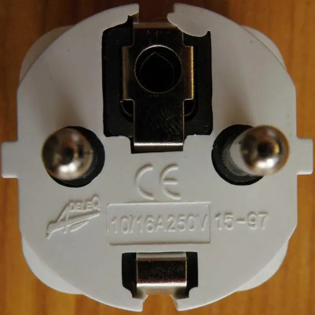 Photo from the official notice: ADELEQ Universal Adaptor plug adaptor — electric shock risk
