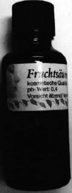 Photo from the official notice: 1. Fruchtsäure (fruit acid) 80%; 2. Glycolsäure - Fruchtsäure (Glycolic acid – fruit acid) 75% peeling product — chemical risk