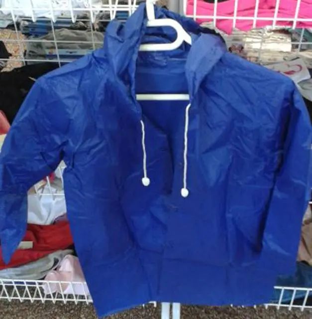 Photo from the official notice: SL Gyermek esőköpeny ("Children's raincoat") — strangulation risk