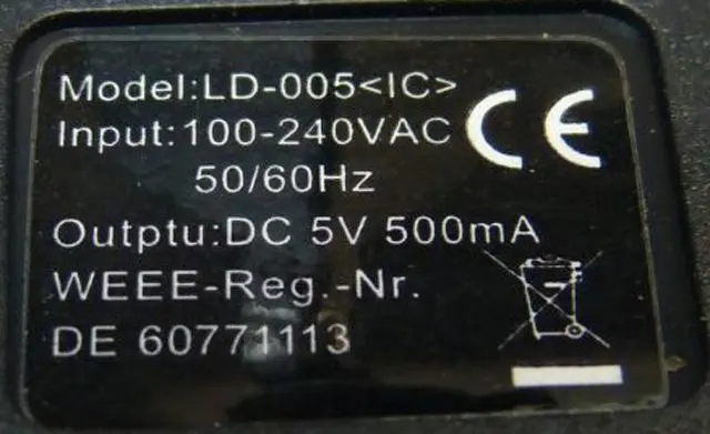 Foto aus der offiziellen Meldung: König Cassette shaped MP3 player MP3-Player mit Ladegerät — Risiko: Elektrischer Schlag