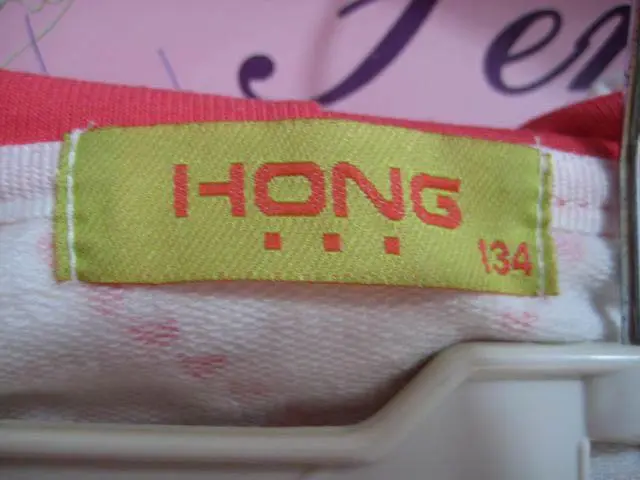 Photo de l’avis officiel: Hong Tenue enfant en deux parties — risque: Blessures & Etranglement