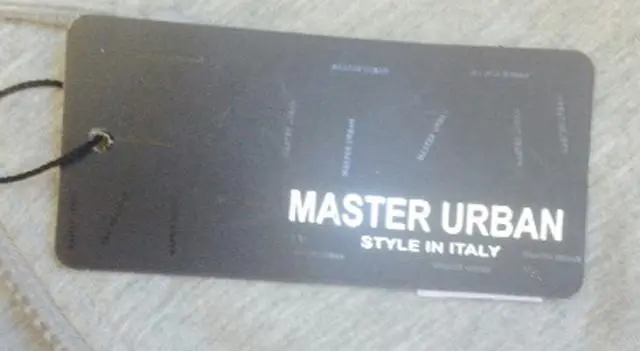 Foto uit de officiële melding: Master Urban Style in Italy Kinderkleding set — risico: Verwurging