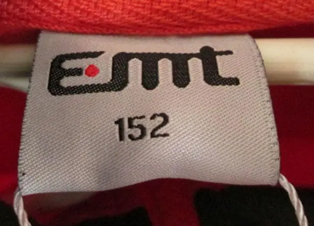 Foto do aviso oficial: emt Pijama infantil — risco: Estrangulamento