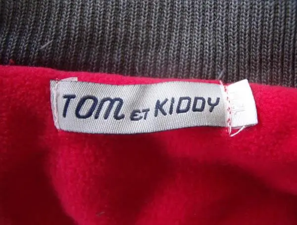 Photo from the official notice: TOM et KIDDY children's clothing set — choking risk