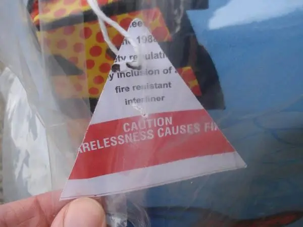 Foto aus der offiziellen Meldung: Gepolsterter Kindersessel — Risiko: Feuer