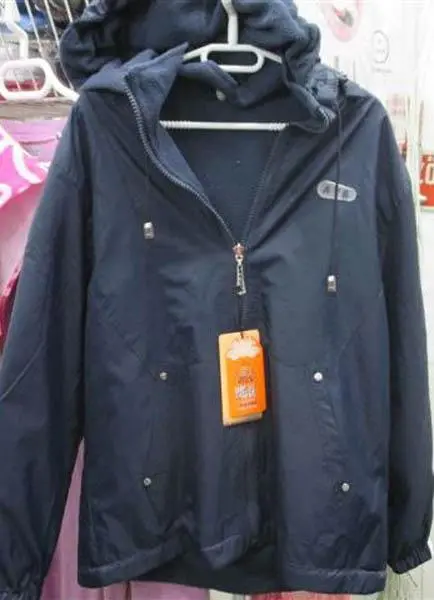 Foto do aviso oficial: "A" CLASSIC FASHION Blusão para crianças — risco: Ferimentos & Estrangulamento (A12/2056/14)