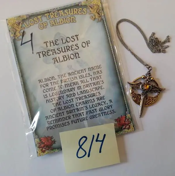 Photo de l’avis officiel: Lost treasures of Albion St Michael Relic Collier — risque: Risque chimique