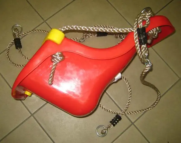 Photo from the official notice: Lux plastic swing — choking & injuries risk
