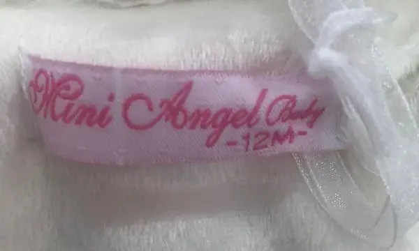 Foto aus der offiziellen Meldung: Mini Angel Baby STYLE GIRL ORIGINAL NEW Kleidungsset für Mädchen — Risiko: Strangulierung