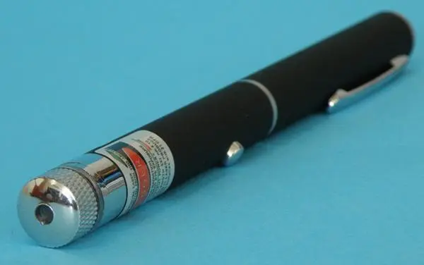 Foto aus der offiziellen Meldung: YL Green Laser Pointer Laserpointer — Risiko: Sehschaden