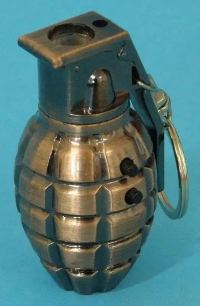 Photo from the official notice: XIONGWEI Grenade laser pointer key-ring — damage to sight risk