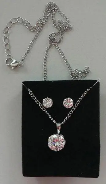 Photo de l’avis officiel: iB Jewellery set "zirconia" Ensemble de bijoux — risque: Risque chimique
