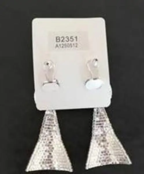 Photo de l’avis officiel: Fashion Jewelry Boucles d’oreilles — risque: Risque chimique (A12/1847/18)