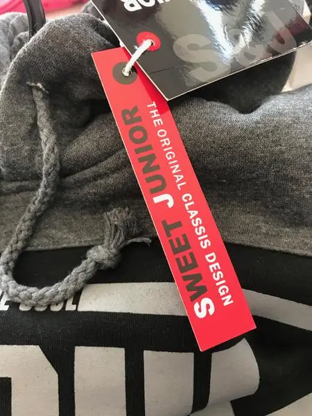 Foto do aviso oficial: Sweet Junior Conjunto de roupas para putos — risco: Estrangulamento