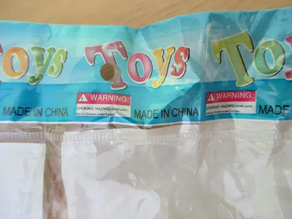 Foto dell’avviso ufficiale: Toys - Giatara Chitarra giocattolo in plastica — rischio: Rischio chimico & Strangolamento
