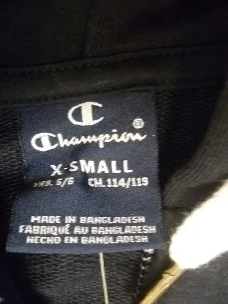 Foto do aviso oficial: Champion Conjuntos de roupas esportivas para crianças — risco: Estrangulamento