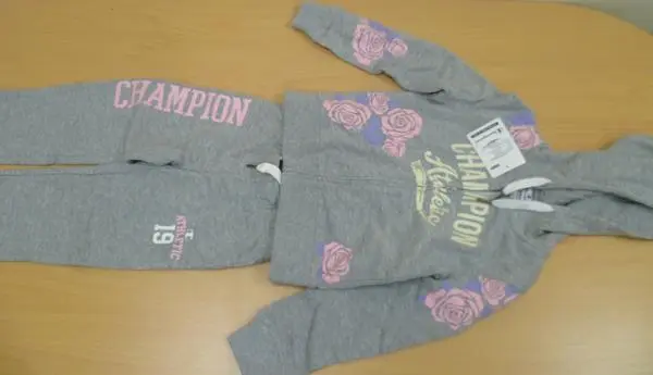 Foto do aviso oficial: Champion Conjuntos de roupas esportivas para crianças — risco: Estrangulamento