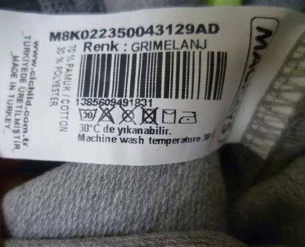 Foto uit de officiële melding: MACKAYS Kinder trainingspak — risico: Verwonding & Verwurging