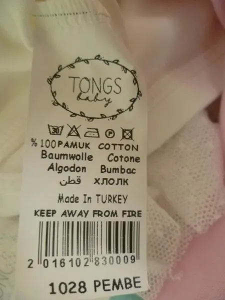 Photo from the official notice: Tongs baby babies' clothing set — choking risk
