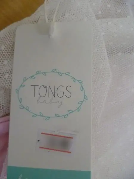 Photo from the official notice: Tongs baby babies' clothing set — choking risk