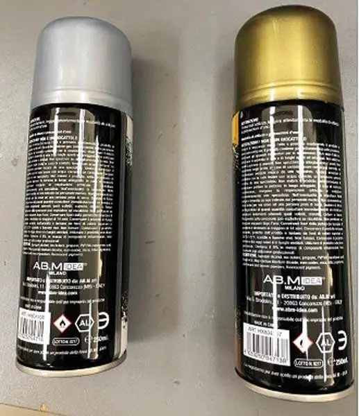 Photo from the official notice: IDEA'S Christmas Spray brillante snow glitter spray — chemical & fire risk
