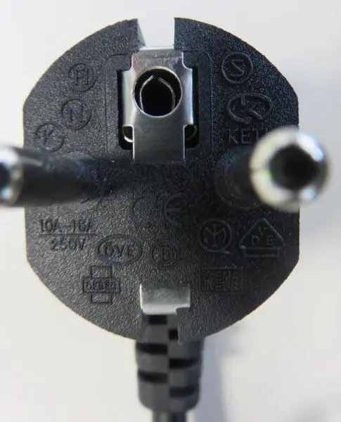 Foto aus der offiziellen Meldung: Innova Prolongador múltiple - ISE 2P5 Netzverlängerungsleitung — Risiko: Elektrischer Schlag