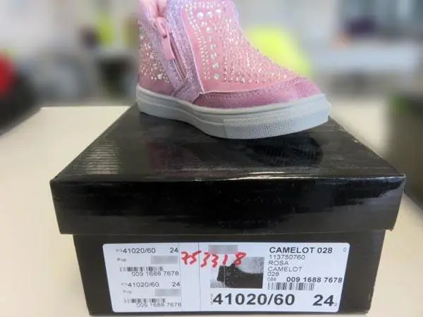Foto aus der offiziellen Meldung: CAMELOT boots Kinderstiefel — Risiko: Ersticken