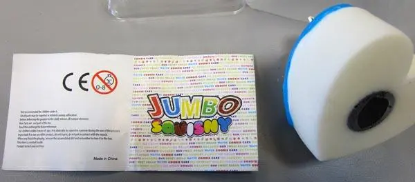 Photo de l’avis officiel: JUMBO SQUISNY Cake fridge magnet Aimant frigo — risque: Étouffement