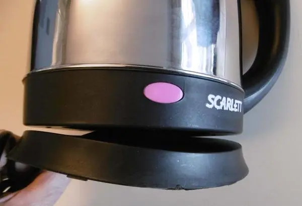 Photo de l’avis officiel: Scarlett Cordless jug.kettle Bouilloire électrique — risque: Choc électrique
