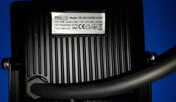 Foto do aviso oficial: TRIXLINE LED FLOOD LIGHT Projetor LED — risco: Choque elétrico