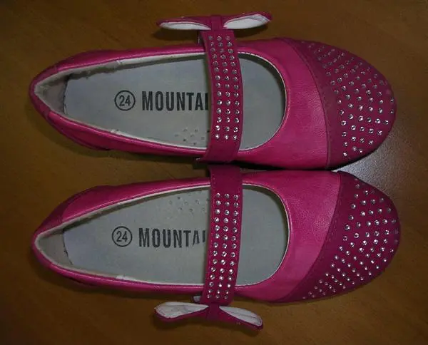 Photo de l’avis officiel: Mountain Chaussures pour filles — risque: Étouffement (A12/0128/19)