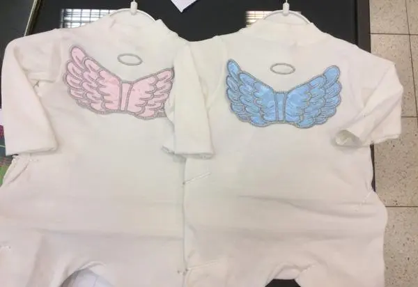 Foto do aviso oficial: Petite Ponpon Baby Conjunto de roupas para bebés — risco: Engasgamento