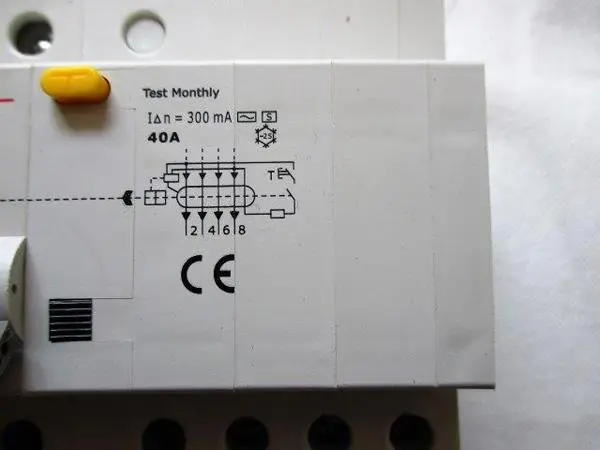 Foto del aviso oficial: AOELEC Interruptor de circuito de corriente residual — riesgo: Choque eléctrico & Incendio