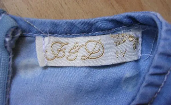 Photo de l’avis officiel: F&amp;D GY. ruha Robe d’enfant — risque: Étouffement