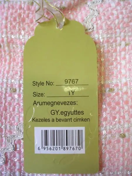 Foto aus der offiziellen Meldung: F&amp;D BEAUTY Kleidungsset für Mädchen — Risiko: Ersticken