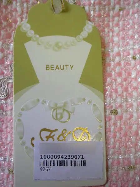 Foto aus der offiziellen Meldung: F&amp;D BEAUTY Kleidungsset für Mädchen — Risiko: Ersticken