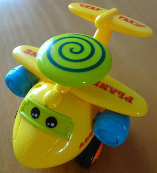 Foto aus der offiziellen Meldung: AEW Air Plane Kunststoff-Flugzeug — Risiko: Ersticken