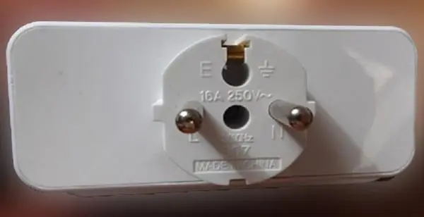Foto aus der offiziellen Meldung: OULONG Steckeradapter — Risiko: Elektrischer Schlag