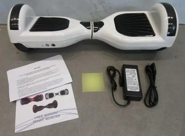 Foto aus der offiziellen Meldung: R2 Two Wheel Self Balancing Electric Scooter Selbstausgleichender Roller (Hoverboard) — Risiko: Verbrennungen & Feuer (A12/0509/19)