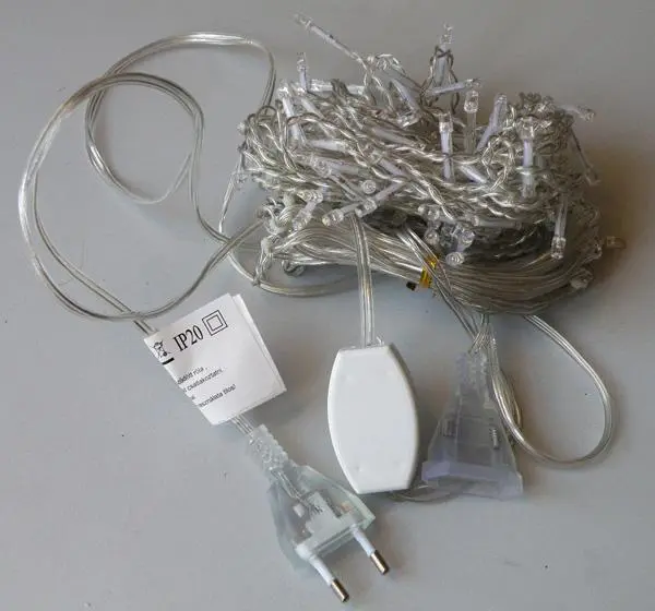 Photo de l’avis officiel: 100 LED MINILUCI Chaîne d’éclairage — risque: Choc électrique & Incendie