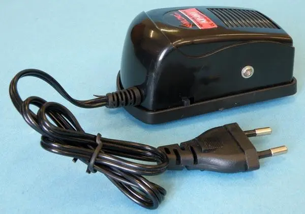 Photo from the official notice: XiLONG Aquarium air pump — burns & fire risk