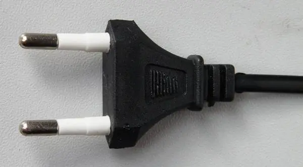 Foto aus der offiziellen Meldung: LED EMERGENCY LAMP / LED vészhelyzeti lámpa Tragbare LED-Lampe/Lampe — Risiko: Verbrennungen & Elektrischer Schlag