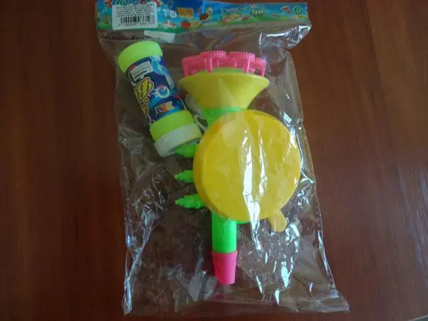 Photo from the official notice: XT TOYS soap bubble toy — choking risk