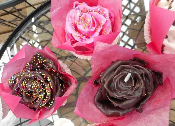 Photo from the official notice: Wax cupcake dream mix wax roses — choking & injuries risk