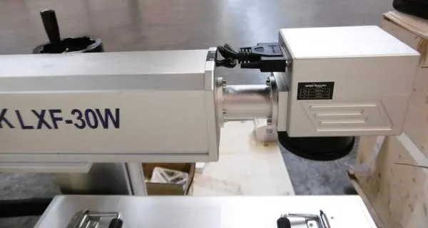 Photo de l’avis officiel: Jinan Link Manufacture &amp; Trading Co., Ltd JNLINK LXF-30W Machine de gravure laser — risque: Dommages à la vue & Blessures