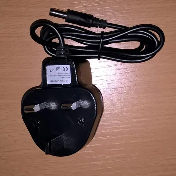 Foto dell’avviso ufficiale: AC/DC Li Poly Charger Caricabatterie — rischio: Scossa elettrica