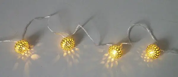 Foto do aviso oficial: LE ROYAL LED LIGHTS Corrente de iluminação — risco: Queimaduras & Choque elétrico (A12/0785/19)